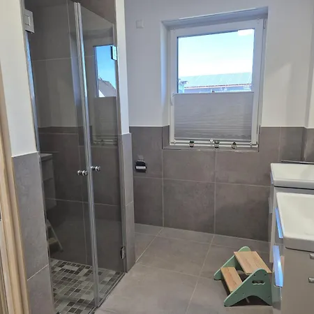 4 Separate In Traumlage Mit Garten Apartment *