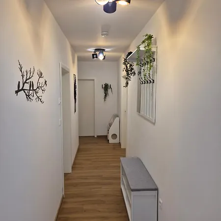 4 Separate In Traumlage Mit Garten Apartment *